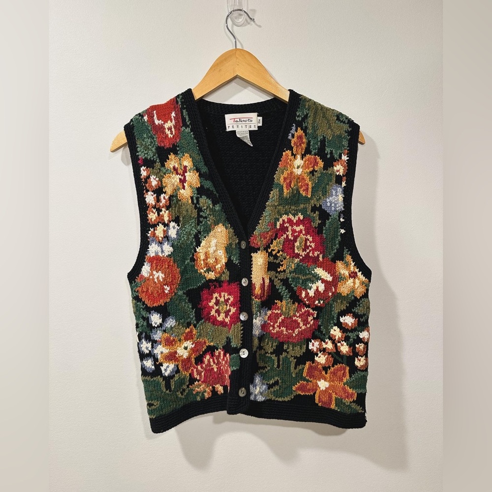 Vintage chunky knit floral sweater vest